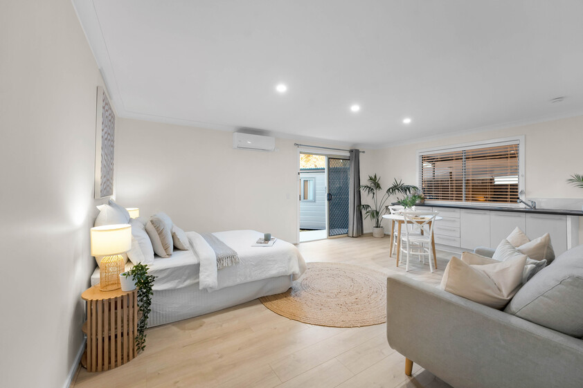 Massive 9-Bedroom Dual-Living Opportunity Multiple Families or High-Yield Investment in Central Logan