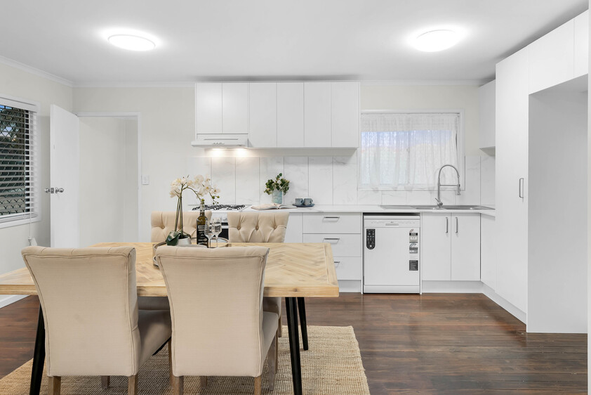 Massive 9-Bedroom Dual-Living Opportunity Multiple Families or High-Yield Investment in Central Logan