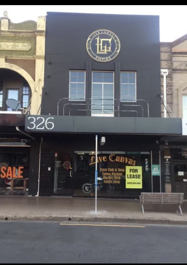 Large showroom for lease