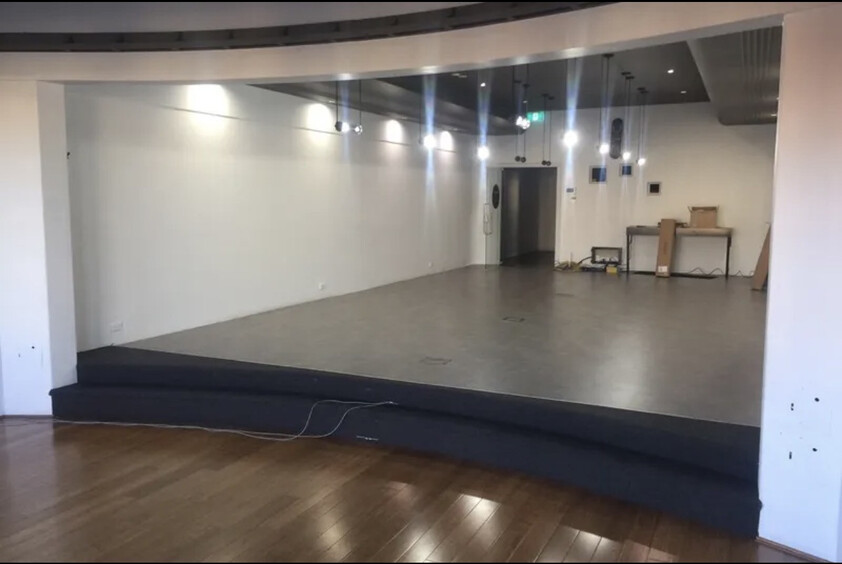 Large showroom for lease