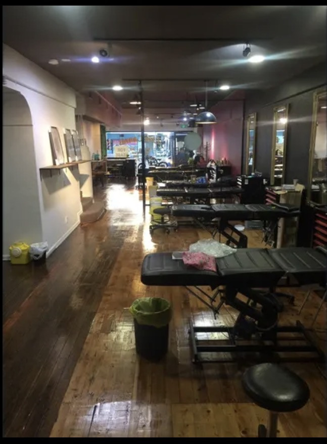 Large showroom for lease