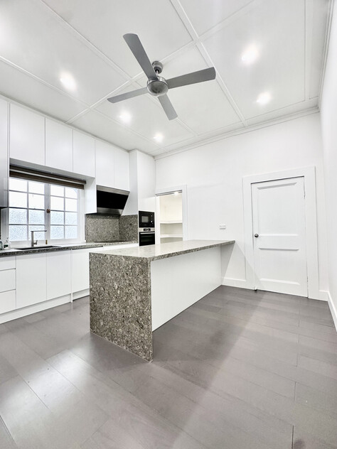 Mins to Brisbane CBD Newly Renovated - Zoning MU3 Corridor (Mix use High Density Residential & Commercial)