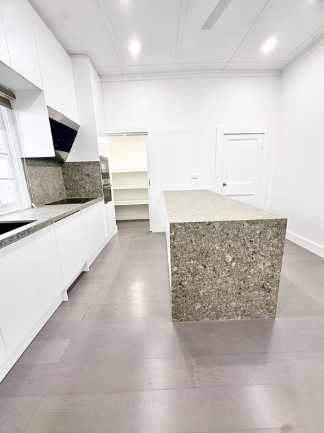 Mins to Brisbane CBD Newly Renovated - Zoning MU3 Corridor (Mix use High Density Residential & Commercial)