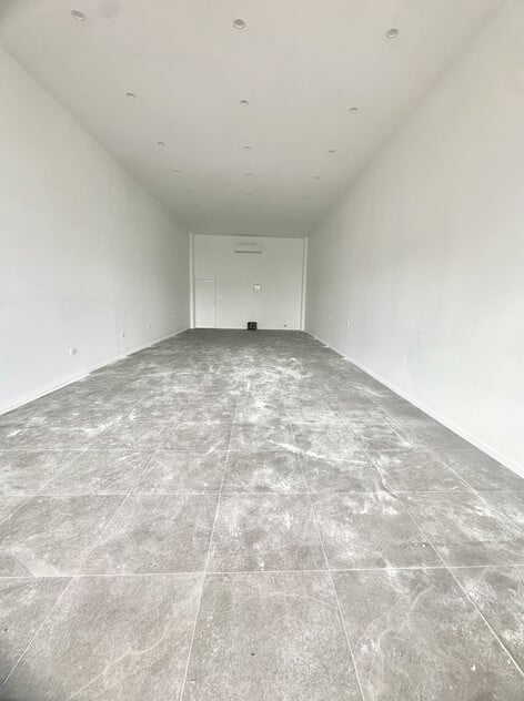 Rare Opportunity Busy shopping complex available for lease