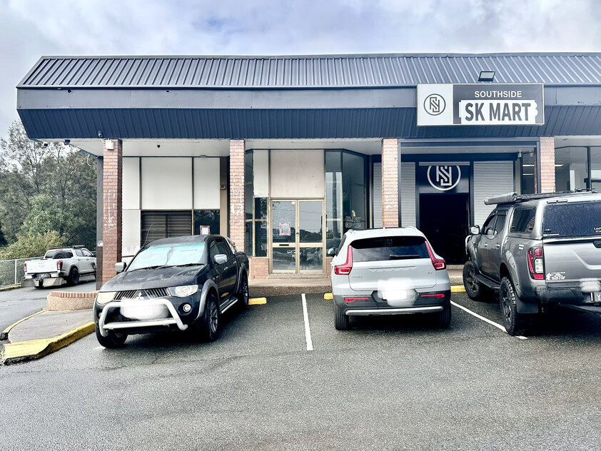 Rare Opportunity Busy shopping complex available for lease