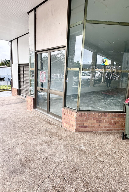 Rare Opportunity Busy shopping complex available for lease