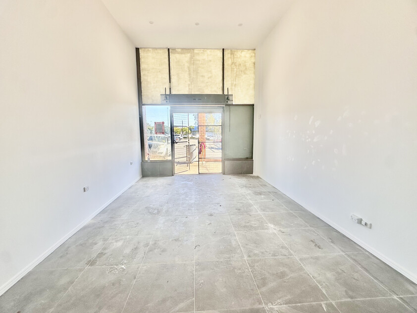 Rare Opportunity Busy shopping complex available for lease
