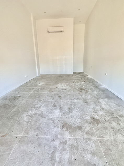 Rare Opportunity Busy shopping complex available for lease
