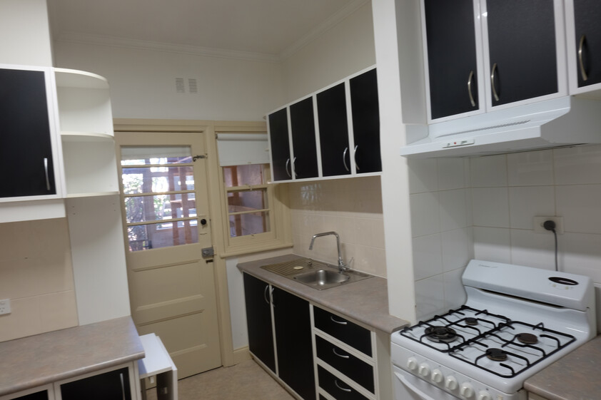 2 bedroom spacious flat with 2 reception rooms