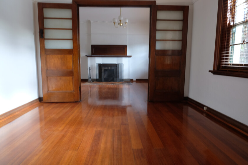 2 bedroom spacious flat with 2 reception rooms
