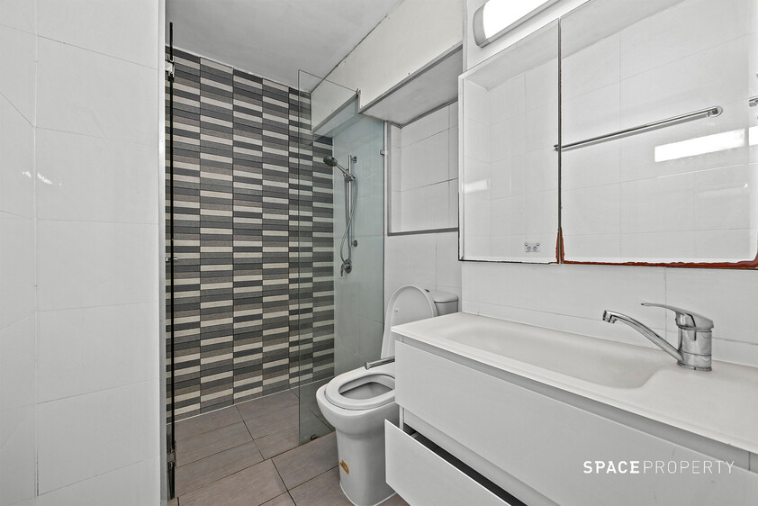 Best Priced 2 Bed Apartment in Spring Hill!