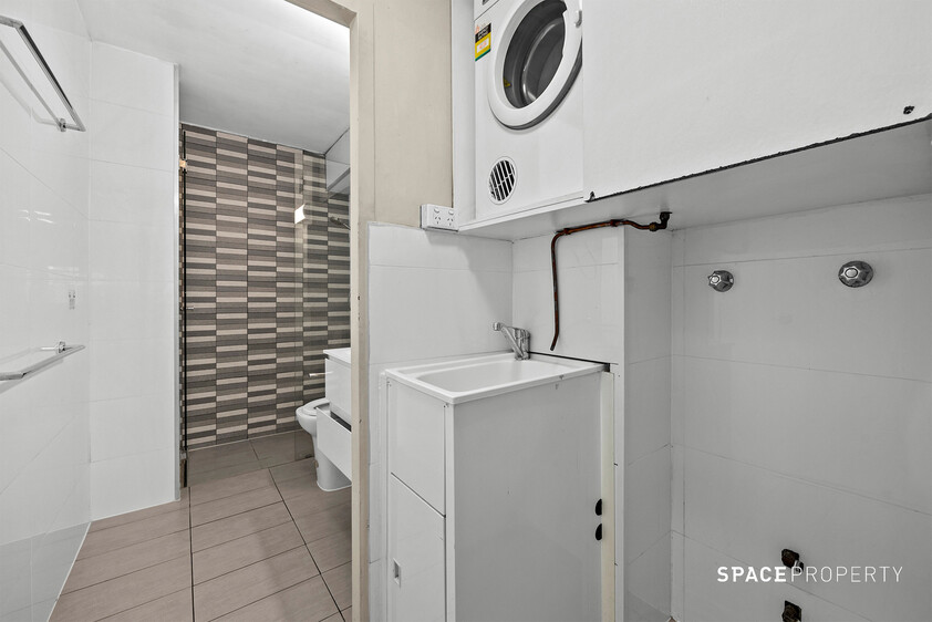 Best Priced 2 Bed Apartment in Spring Hill!