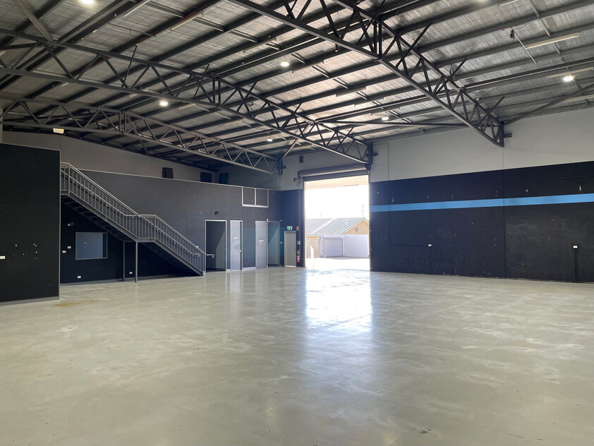 Premier 1,161m² Industrial & Office Corporate Headquarters