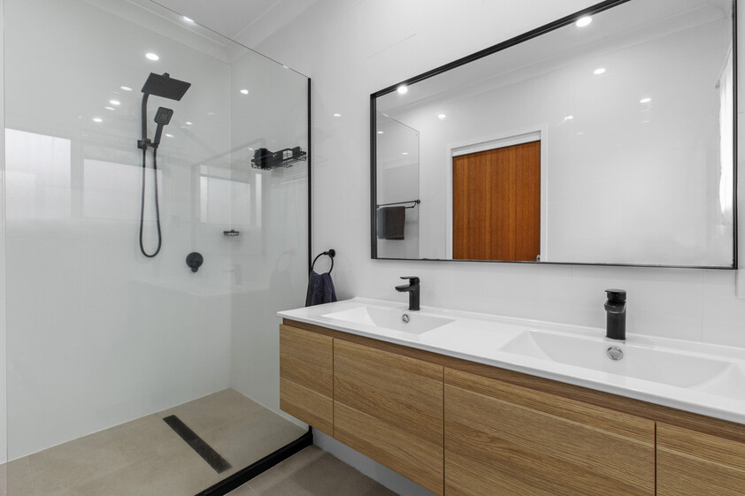 SPACIOUS FAMILY LIVING ON A GRAND 1,345m² RESIDENTIAL BLOCK