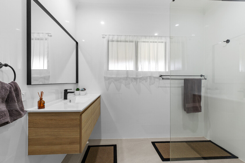 SPACIOUS FAMILY LIVING ON A GRAND 1,345m² RESIDENTIAL BLOCK