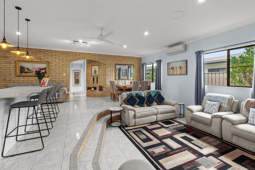 SPACIOUS FAMILY LIVING ON A GRAND 1,345m² RESIDENTIAL BLOCK
