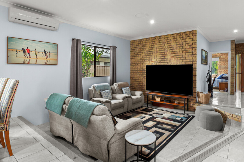 SPACIOUS FAMILY LIVING ON A GRAND 1,345m² RESIDENTIAL BLOCK