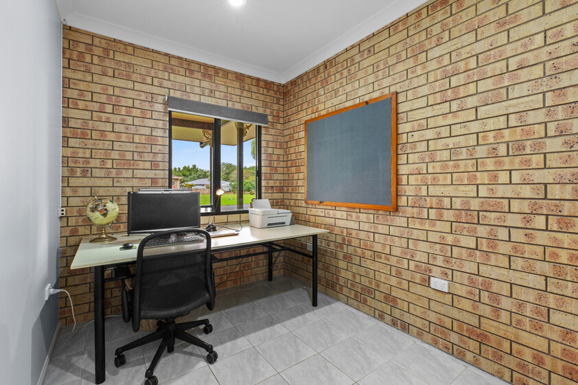 SPACIOUS FAMILY LIVING ON A GRAND 1,345m² RESIDENTIAL BLOCK