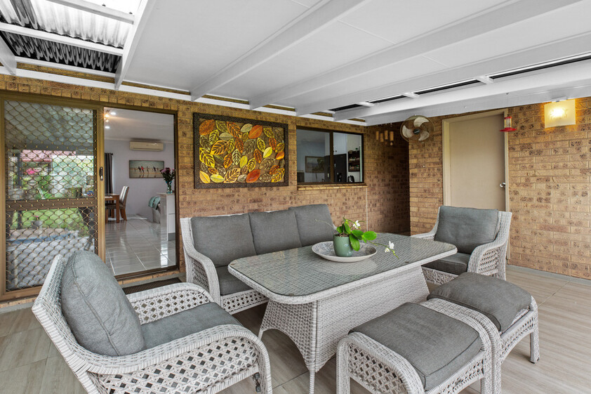 SPACIOUS FAMILY LIVING ON A GRAND 1,345m² RESIDENTIAL BLOCK