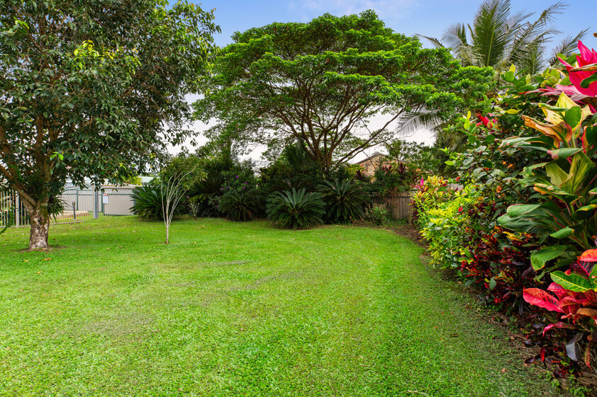 SPACIOUS FAMILY LIVING ON A GRAND 1,345m² RESIDENTIAL BLOCK