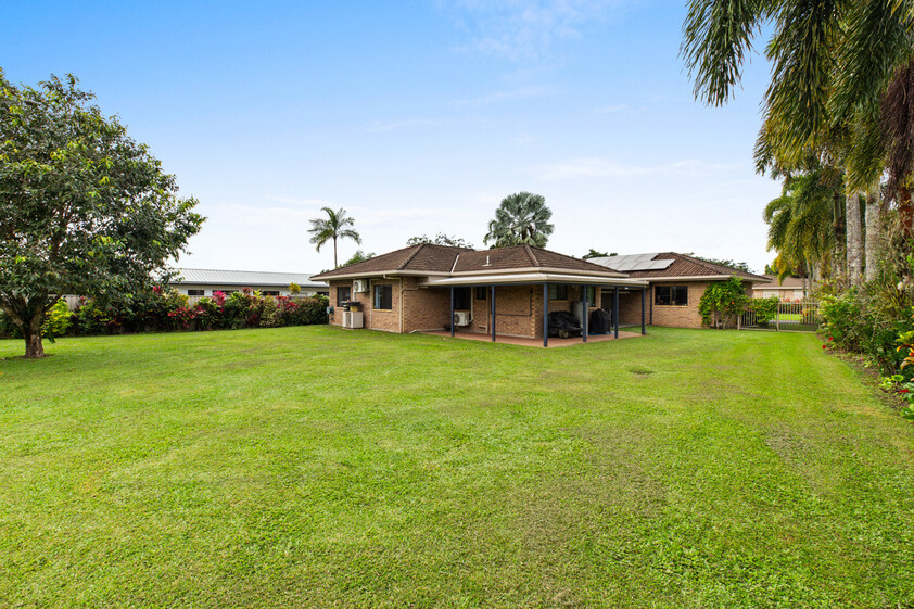 SPACIOUS FAMILY LIVING ON A GRAND 1,345m² RESIDENTIAL BLOCK
