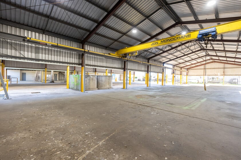 Industrial Facility with 3 Sheds, Overhead Crane & Extensive Hardstand