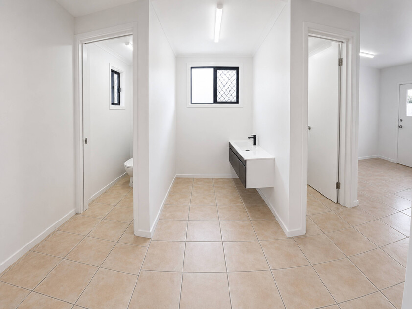 Versatile Commercial Facility Office, Showroom, Workshop & Storage