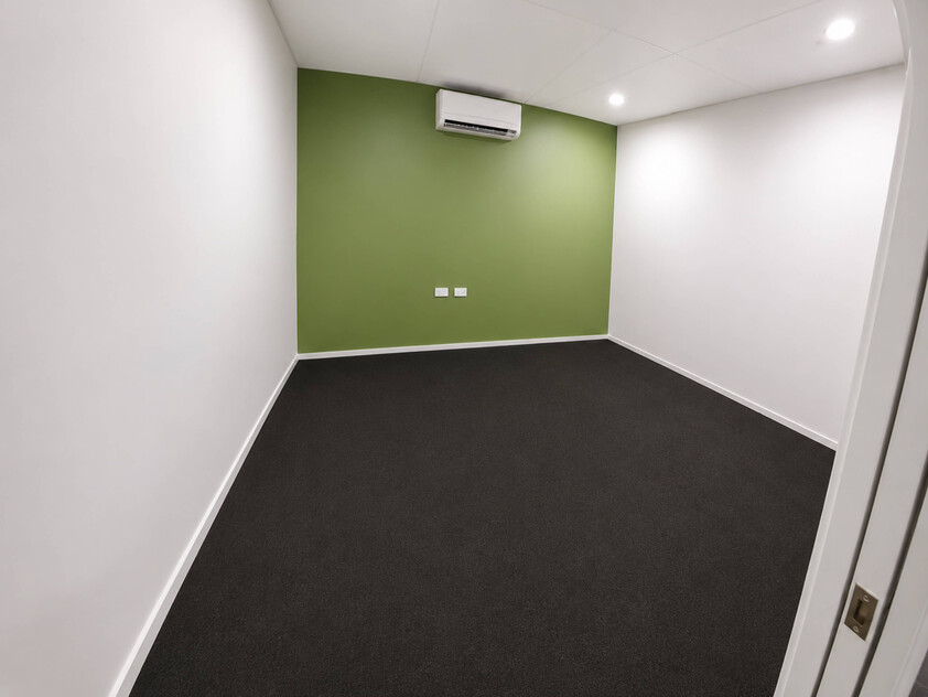 Versatile Commercial Facility Office, Showroom, Workshop & Storage