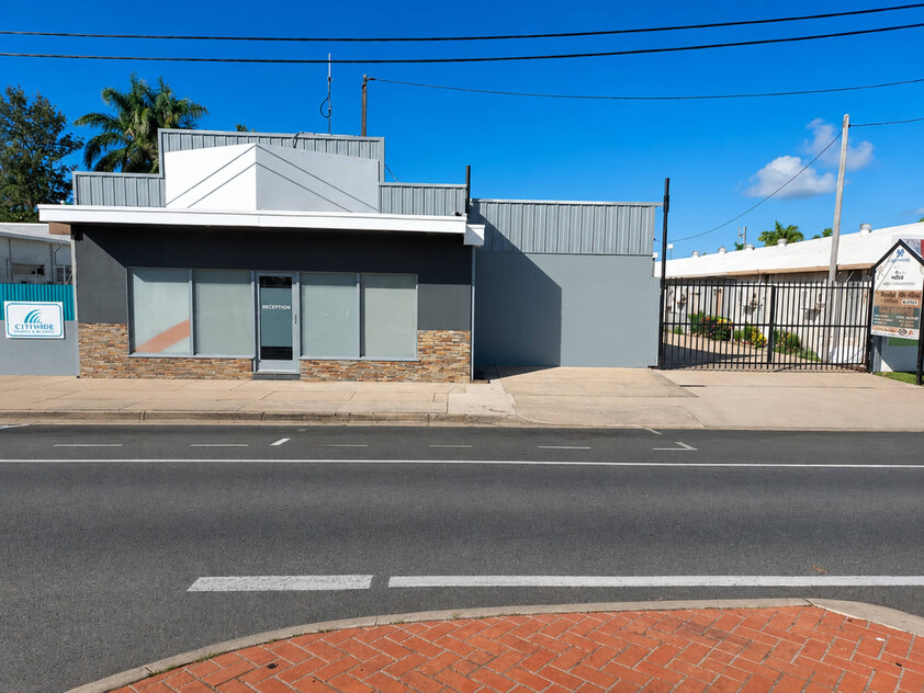 Versatile Commercial Facility Office, Showroom, Workshop & Storage