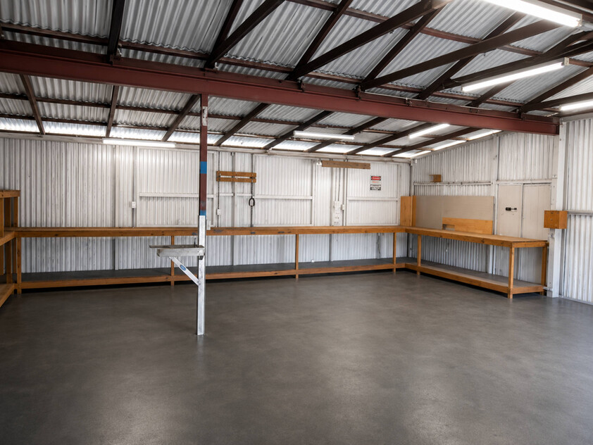 Versatile Commercial Facility Office, Showroom, Workshop & Storage