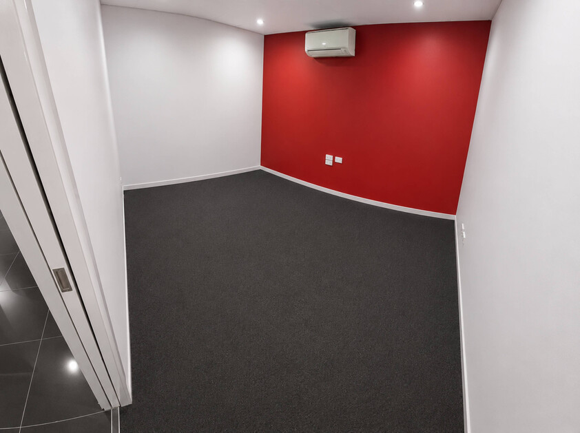 Versatile Commercial Facility Office, Showroom, Workshop & Storage