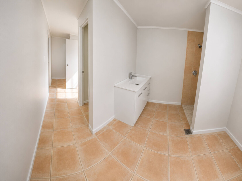 Versatile Commercial Facility Office, Showroom, Workshop & Storage