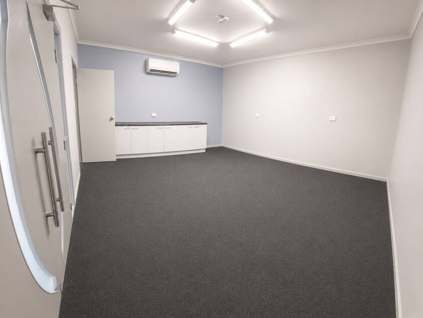 Versatile Commercial Facility Office, Showroom, Workshop & Storage