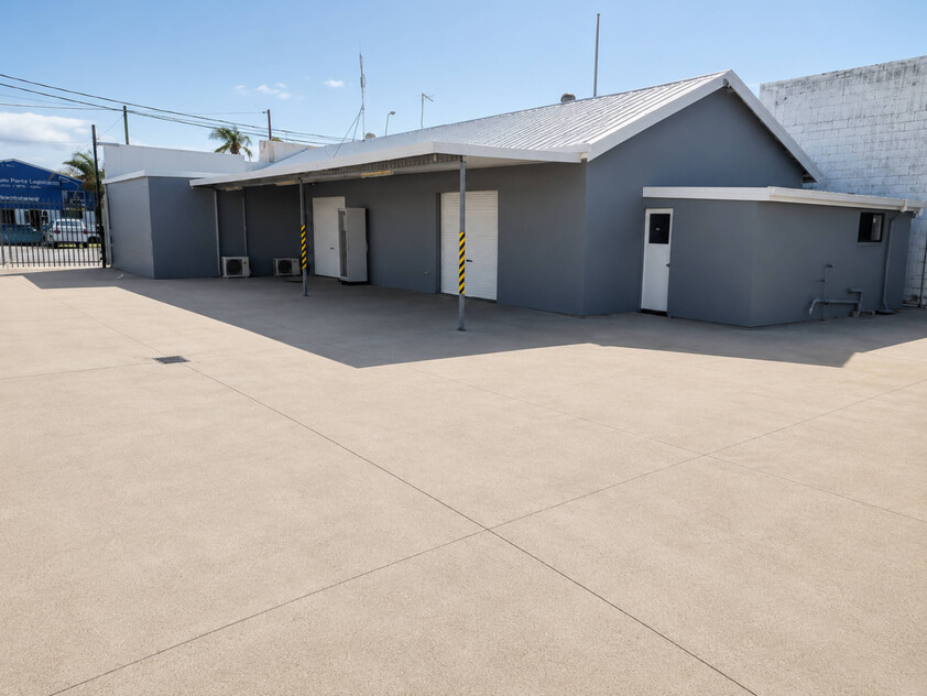 Versatile Commercial Facility Office, Showroom, Workshop & Storage