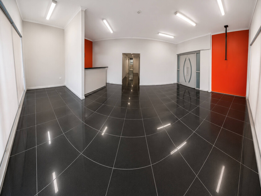 Versatile Commercial Facility Office, Showroom, Workshop & Storage