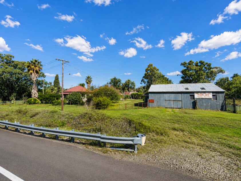 Rare Highway Frontage Opportunity Three Titles on Approx. 6,052m²