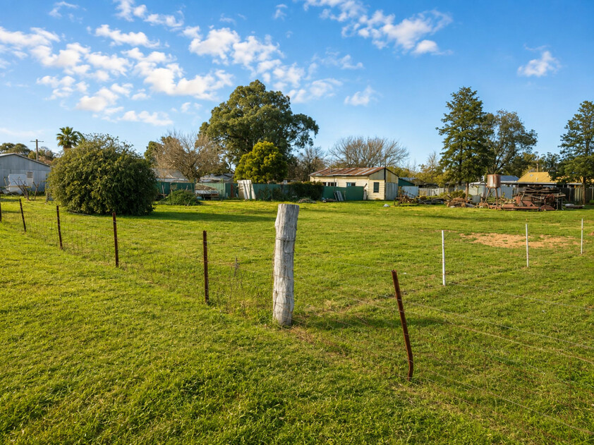 Rare Highway Frontage Opportunity Three Titles on Approx. 6,052m²