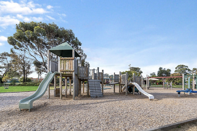 Rare 753m² Opportunity Opposite Parkland