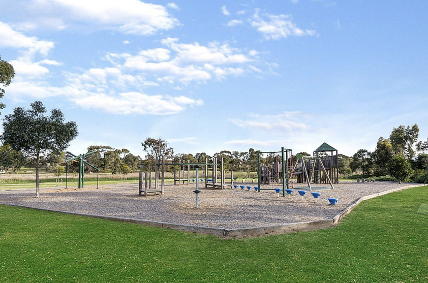 Rare 753m² Opportunity Opposite Parkland