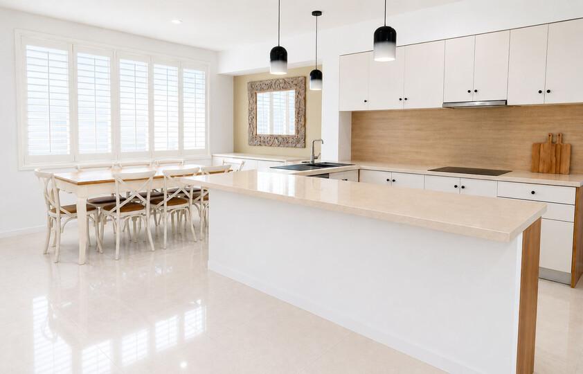 Affordable and secure 2 Beds and 2 Carpark apartment minutes walk from a lake, parks, schools and the Alfred Hospital