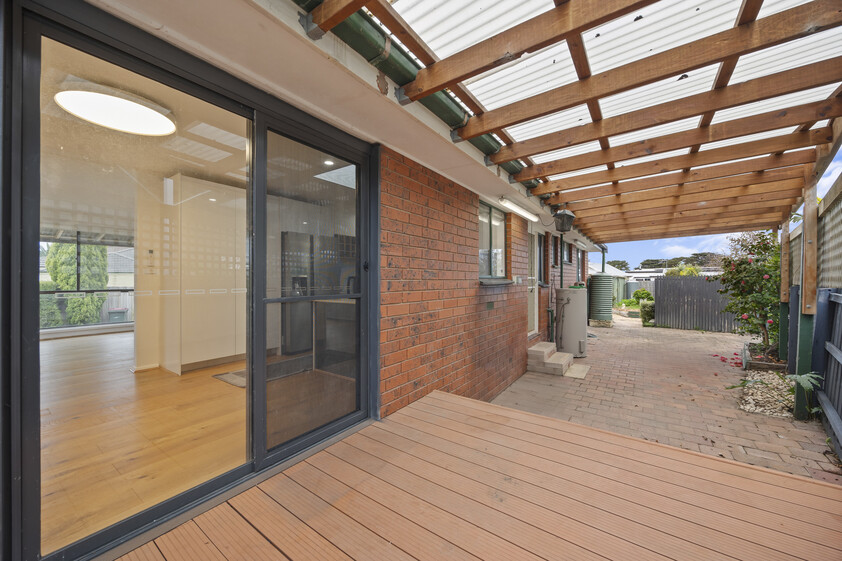 Renovated Coastal Retreat Only 350m from the Beach