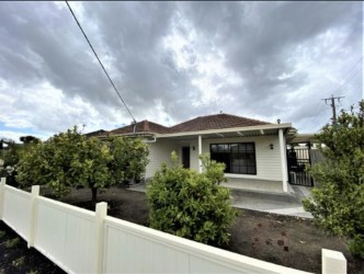 Family Friendly Home with Front & Rear Yards