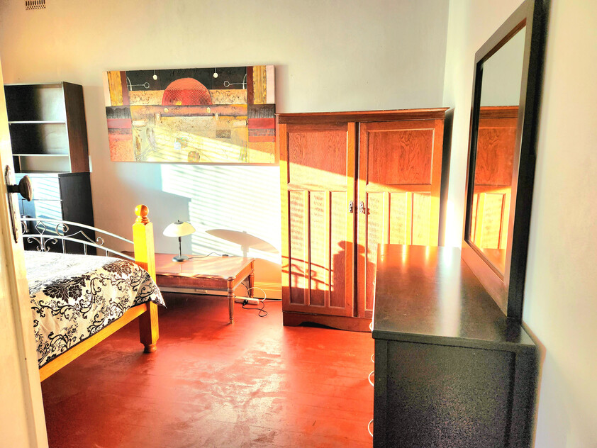 3BR Home in Caulfield South with Air-Conditioning & Private Backyard Oasis