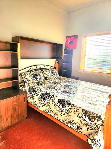 3BR Home in Caulfield South with Air-Conditioning & Private Backyard Oasis