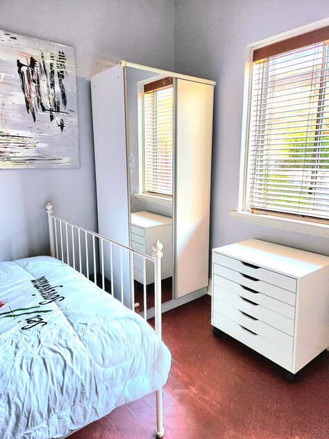 3BR Home in Caulfield South with Air-Conditioning & Private Backyard Oasis