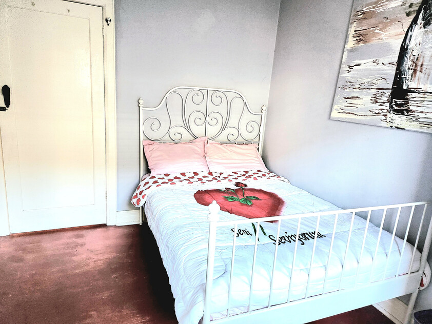 3BR Home in Caulfield South with Air-Conditioning & Private Backyard Oasis