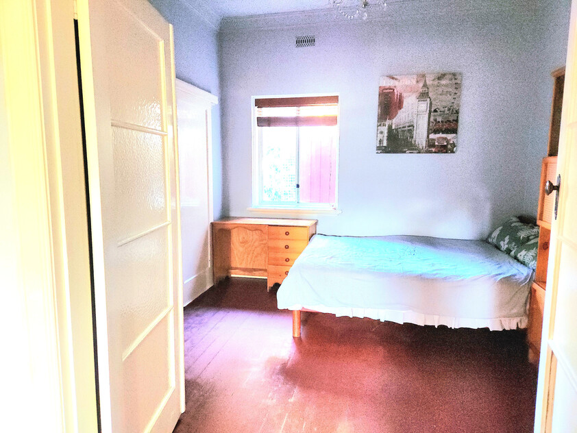 3BR Home in Caulfield South with Air-Conditioning & Private Backyard Oasis