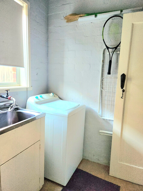 3BR Home in Caulfield South with Air-Conditioning & Private Backyard Oasis