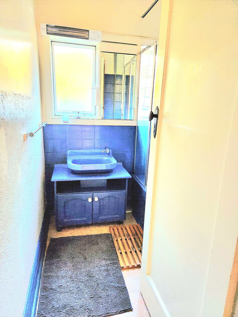 3BR Home in Caulfield South with Air-Conditioning & Private Backyard Oasis