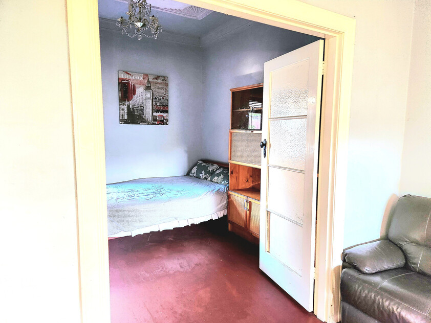 3BR Home in Caulfield South with Air-Conditioning & Private Backyard Oasis